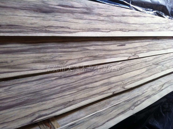 金芭木木皮 金芭 木皮 山紋木皮 直紋木皮 天然木皮 球紋 高檔木皮 排骨影 方塊影 碎影 木皮價(jià)格 山紋 直紋 樹(shù)榴